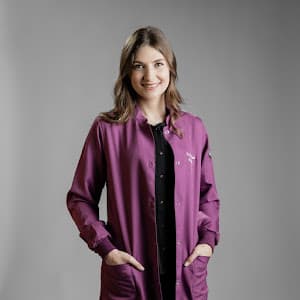 Dra. Monique Oliveira, Dentista em null