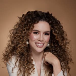 Dra Gabi | Harmonização Facial SP em null