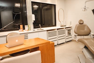 Dra Amanda Soares em null